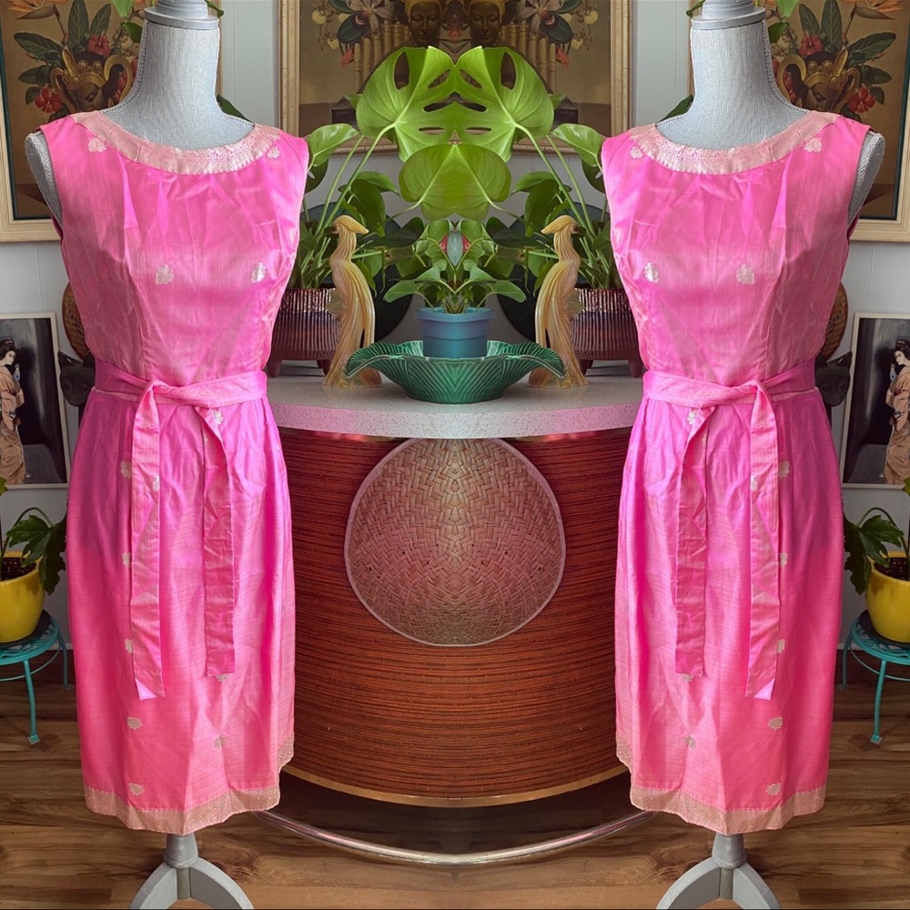 Vintage Pink and Gold Sharkskin Silk Thai Pencil Dress Size Small